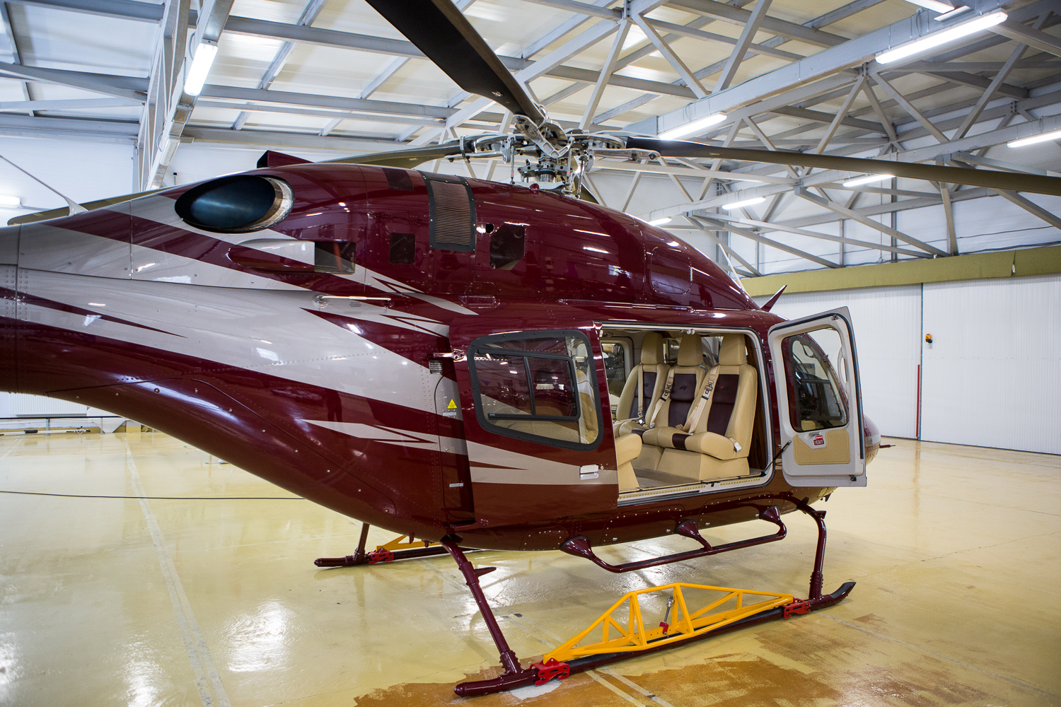 салон вертолета Bell 429